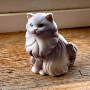 1984 Avon Collectible Porcelain Cat
